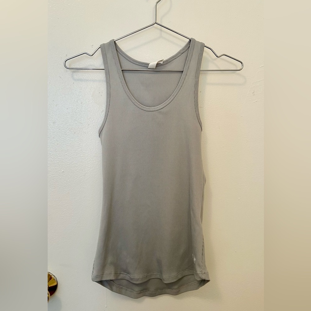 UNDER ARMOUR LT GREY ATHLETIC TANK Women’s Size S